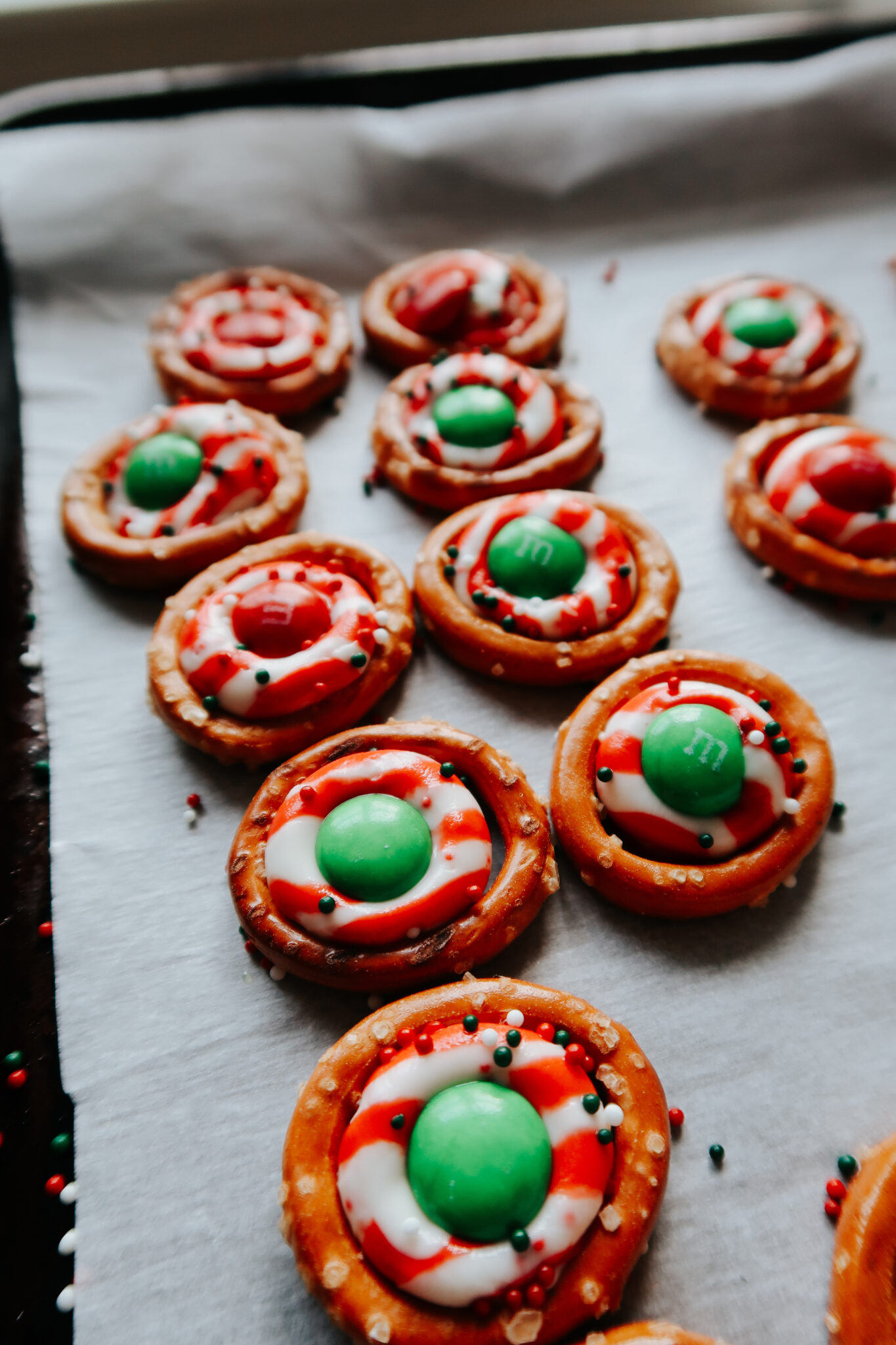 christmas peppermint pretzels