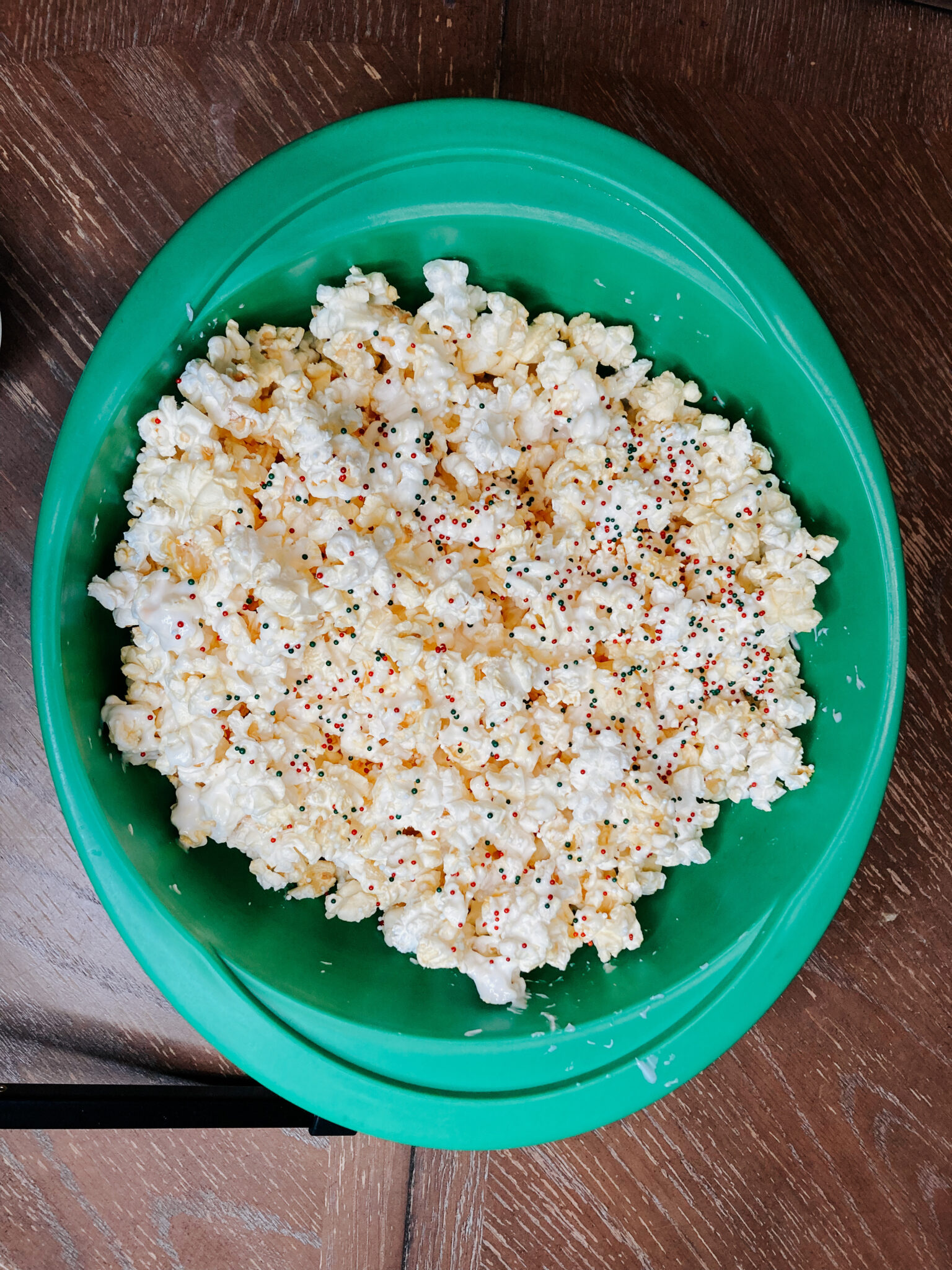 white chocolate christmas popcorn