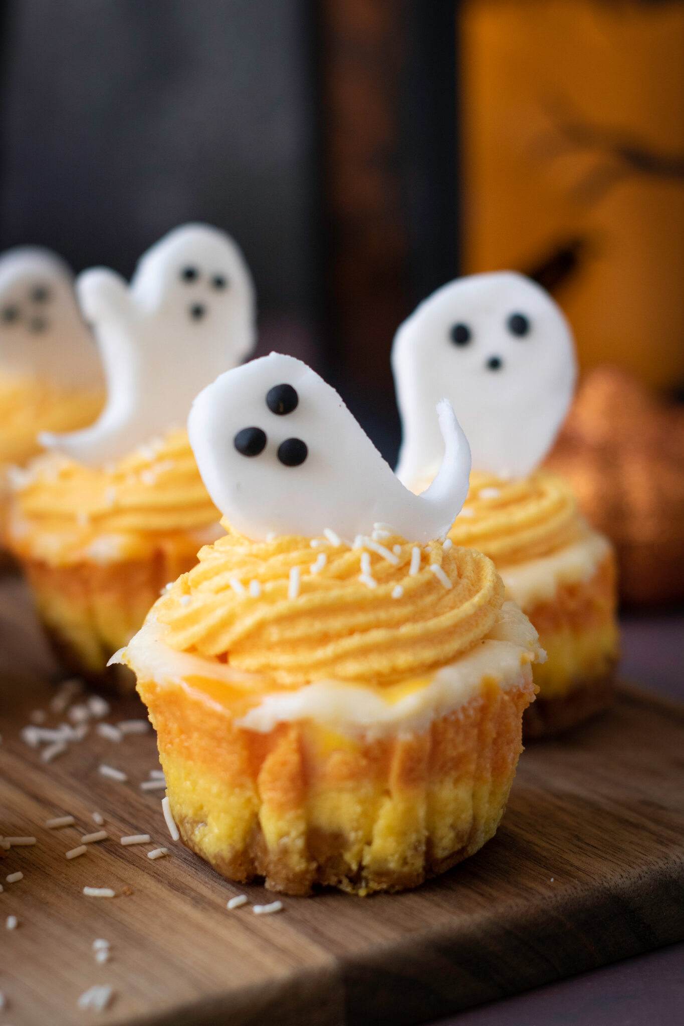 halloween mini cheesecakes