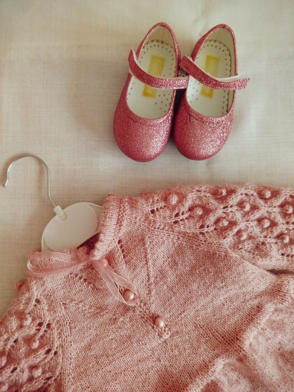 Planning a baby shower for a girl without breaking the bank? These 15 baby girl baby shower themes are cute, creative, and budget-friendly!