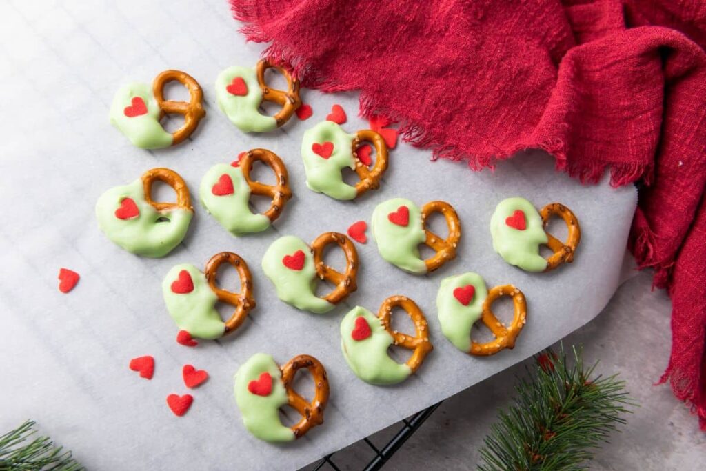 grinch christmas pretzels