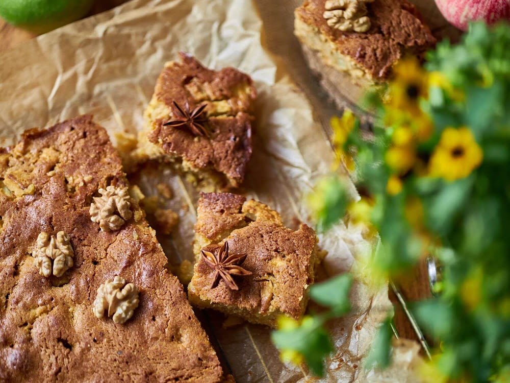 apple cinnamon blondies